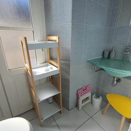 Luchon Holidays, Parking, Wifi, Balcon, Cave, T3 8 Personnes Apartment *