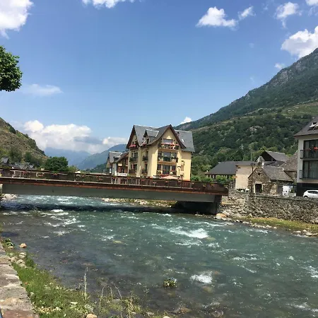 Luchon Holidays, Parking, Wifi, Balcon, Cave, T3 8 Personnes