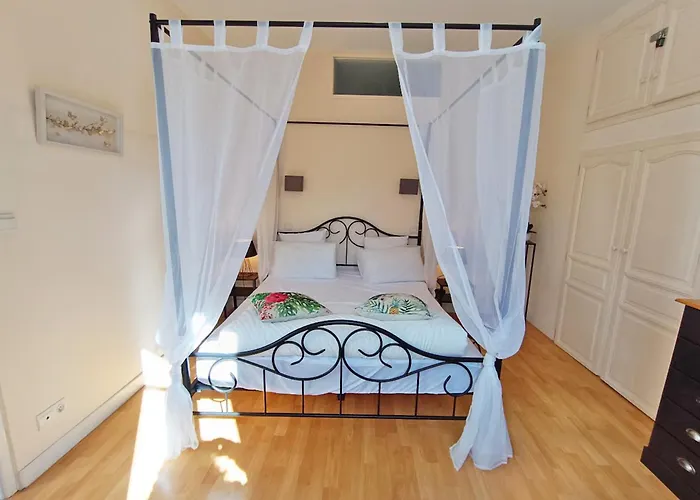 Luchon Holidays, Parking, Wifi, Balcon, Cave, T3 8 Personnes *