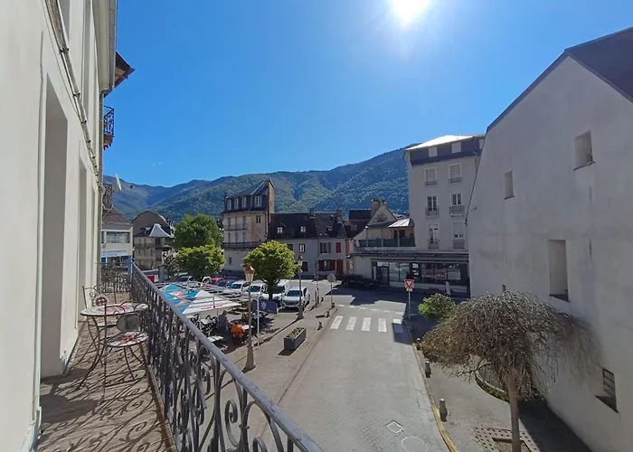 Luchon Holidays, Parking, Wifi, Balcon, Cave, T3 8 Personnes